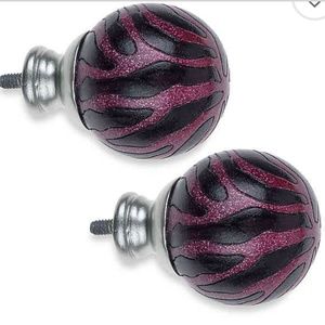 Zebra magenta/silver Finials